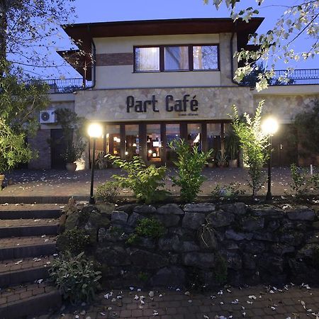 Part Cafe Residence Dunakeszi Exteriér fotografie