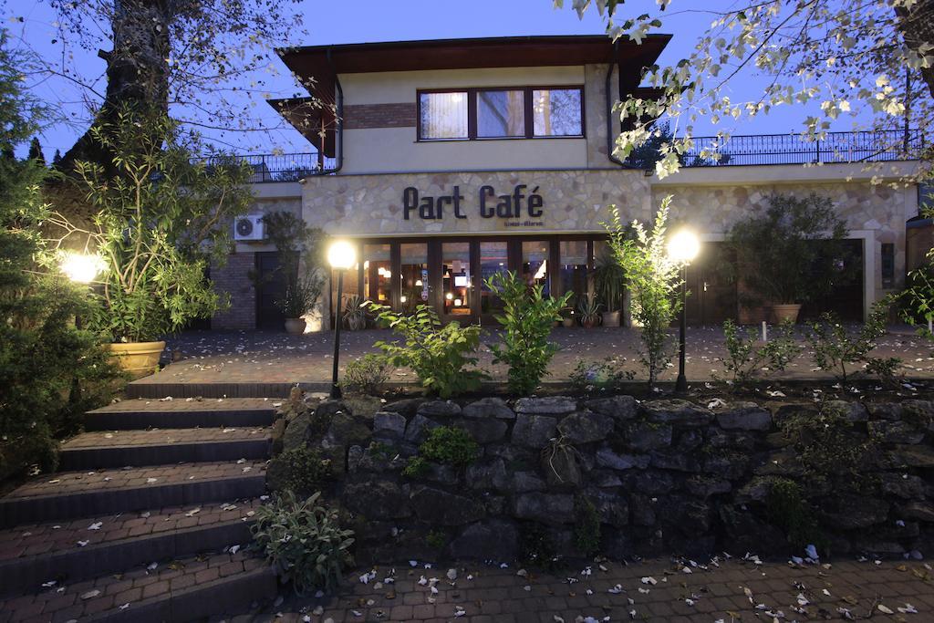 Part Cafe Residence Dunakeszi Exteriér fotografie